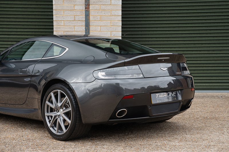 Aston Martin Vantage V8 - Large 46