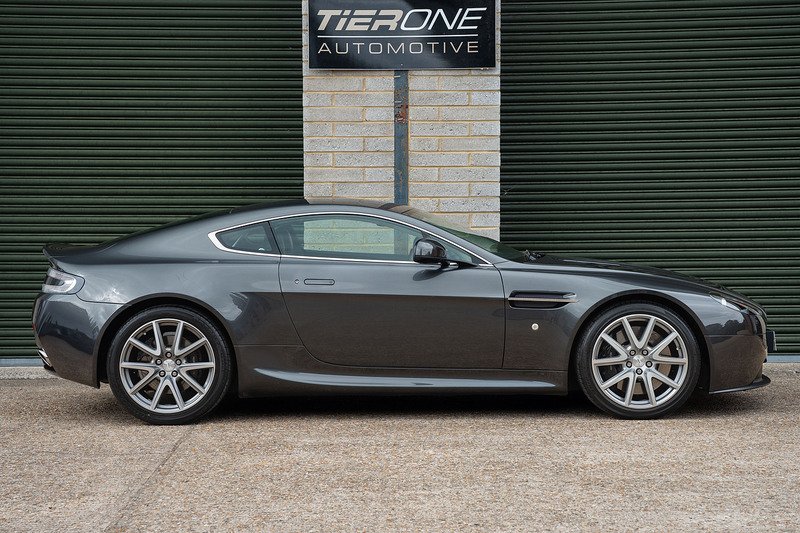 Aston Martin Vantage V8 - Large 9