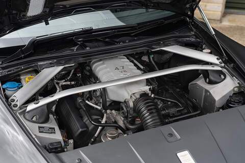 Aston Martin Vantage V8 - Large 57