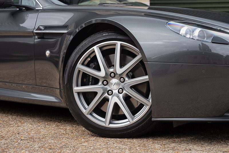 Aston Martin Vantage V8 - Large 6
