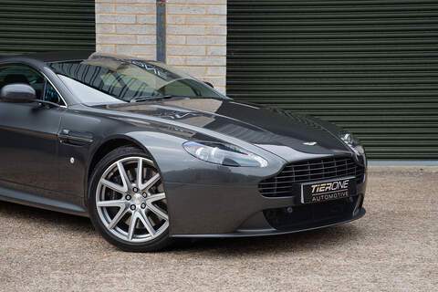 Aston Martin Vantage V8 - Large 45