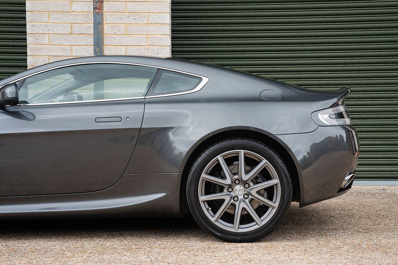 Aston Martin Vantage V8 - Large 50