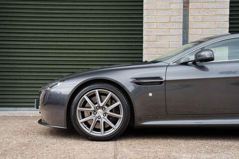 Aston Martin Vantage V8 - Large 49