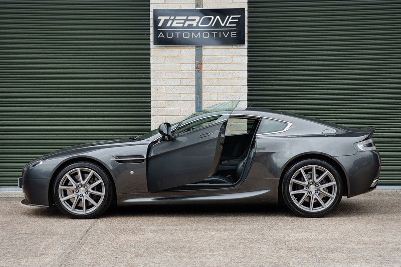 Aston Martin Vantage V8 - Large 52