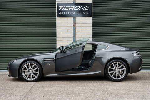 Aston Martin Vantage V8 - Large 52