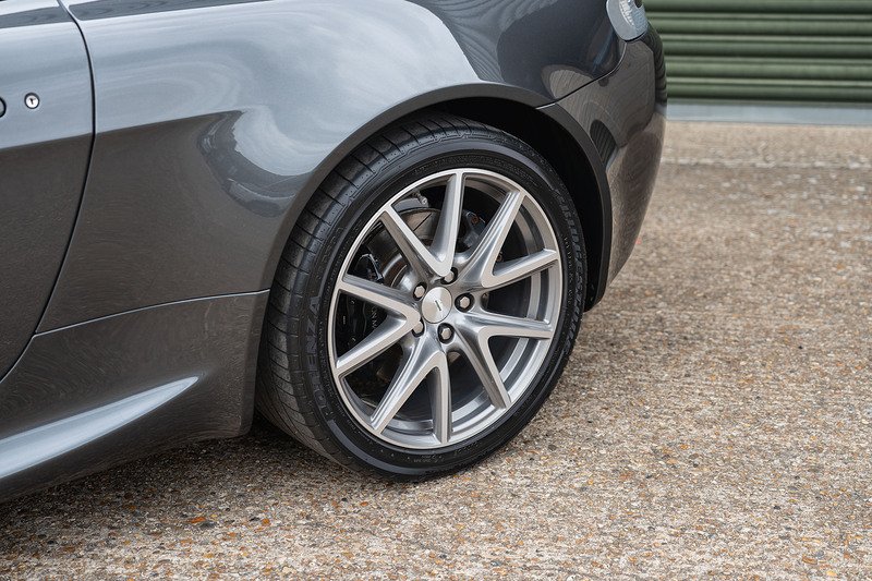 Aston Martin Vantage V8 - Large 28