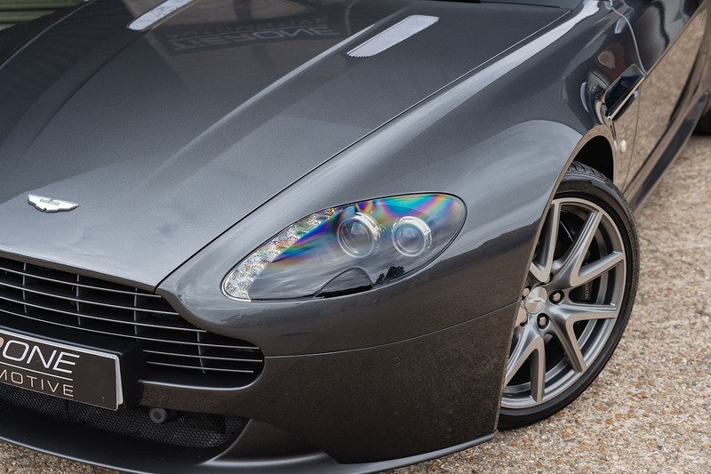 Aston Martin Vantage V8 - Large 23