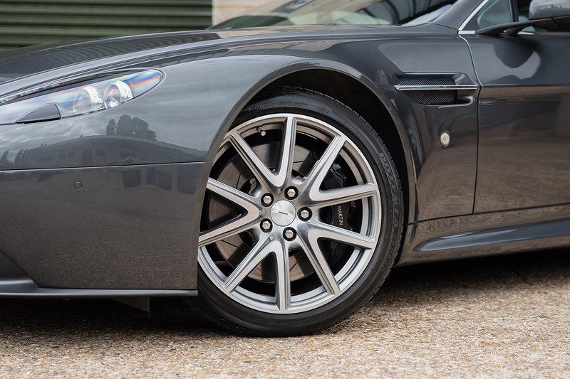 Aston Martin Vantage V8 - Large 51
