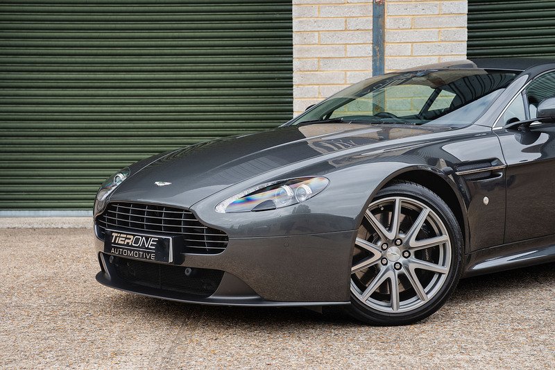 Aston Martin Vantage V8 - Large 47