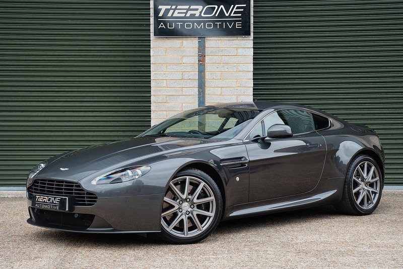 Aston Martin Vantage V8