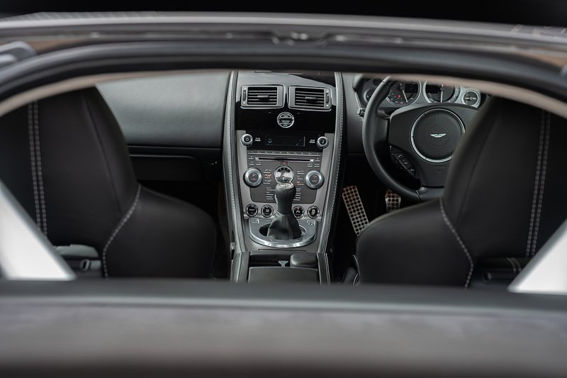 Aston Martin Vantage V8 - Large 32