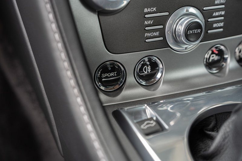 Aston Martin Vantage V8 - Large 15