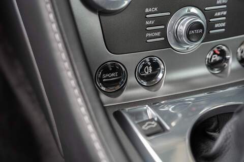 Aston Martin Vantage V8 - Large 15