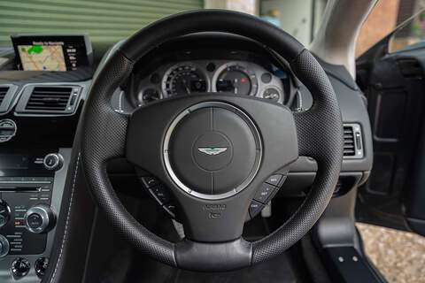 Aston Martin Vantage V8 - Large 11