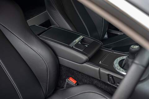 Aston Martin Vantage V8 - Large 14