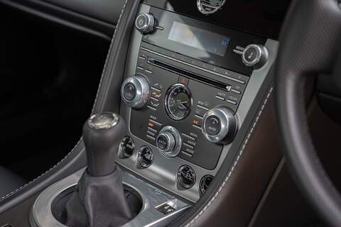 Aston Martin Vantage V8 - Large 43