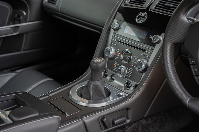 Aston Martin Vantage V8 - Large 12