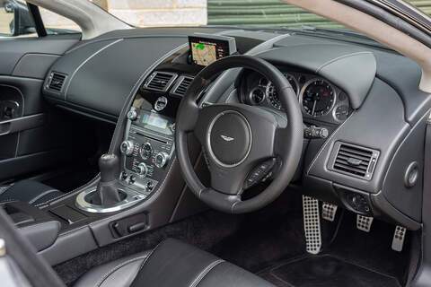 Aston Martin Vantage V8 - Large 30