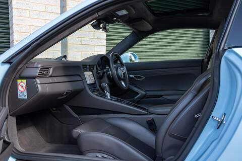 Porsche 911 T 991 Carrera GTS - Large 3