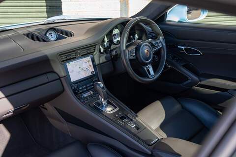 Porsche 911 T 991 Carrera GTS - Large 4