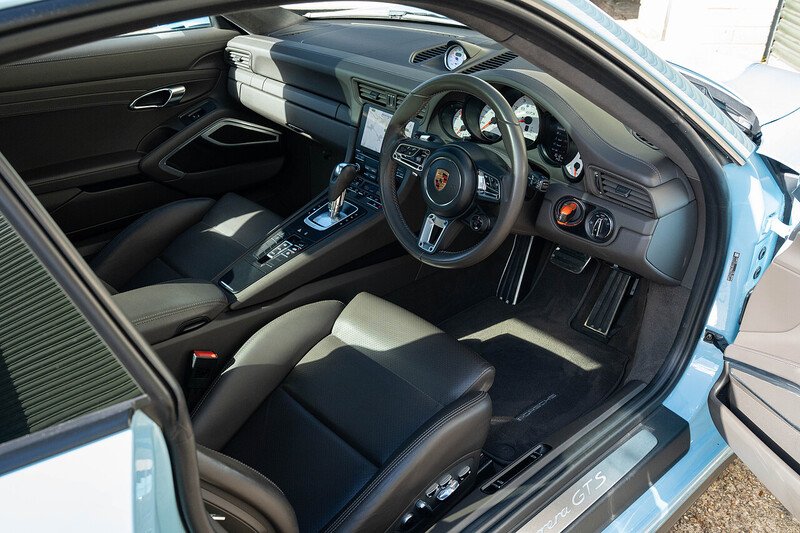 Porsche 911 T 991 Carrera GTS - Large 10