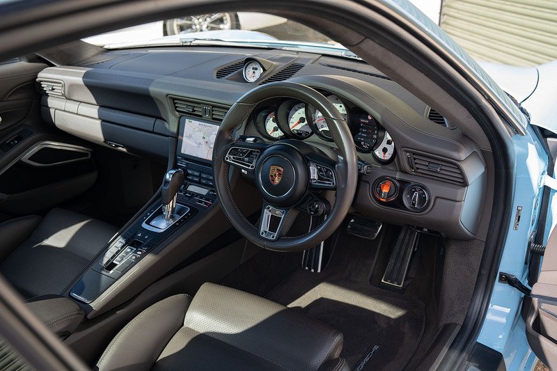 Porsche 911 T 991 Carrera GTS - Large 34