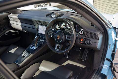 Porsche 911 T 991 Carrera GTS - Large 34