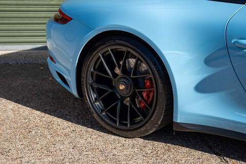 Porsche 911 T 991 Carrera GTS - Large 52