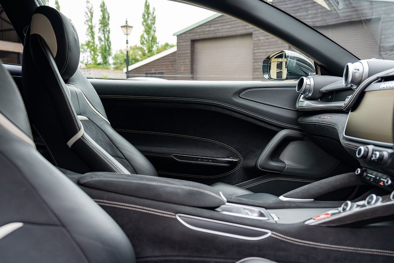 Ferrari GTC4Lusso T V8 - Large 24