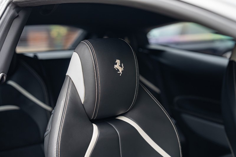 Ferrari GTC4Lusso T V8 - Large 39