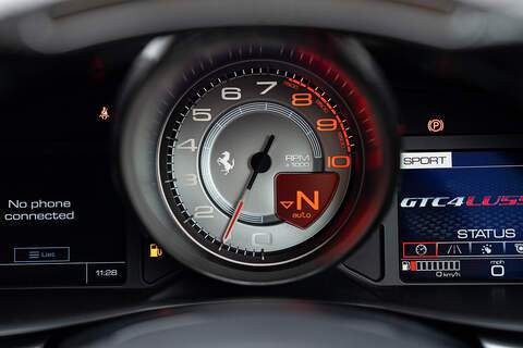 Ferrari GTC4Lusso T V8 - Large 47