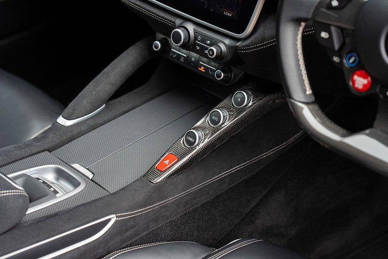 Ferrari GTC4Lusso T V8 - Large 12