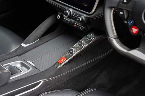 Ferrari GTC4Lusso T V8 - Large 12