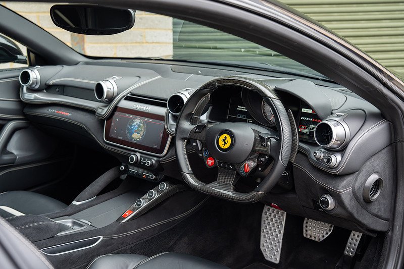 Ferrari GTC4Lusso T V8 - Large 48