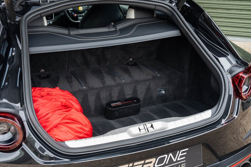 Ferrari GTC4Lusso T V8 - Large 64