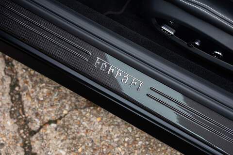 Ferrari GTC4Lusso T V8 - Large 23