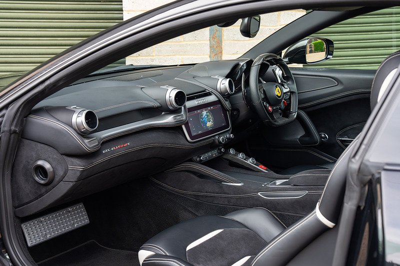 Ferrari GTC4Lusso T V8 - Large 34