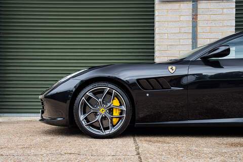 Ferrari GTC4Lusso T V8 - Large 52