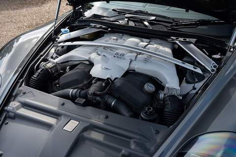 Aston Martin DBS - Large 52