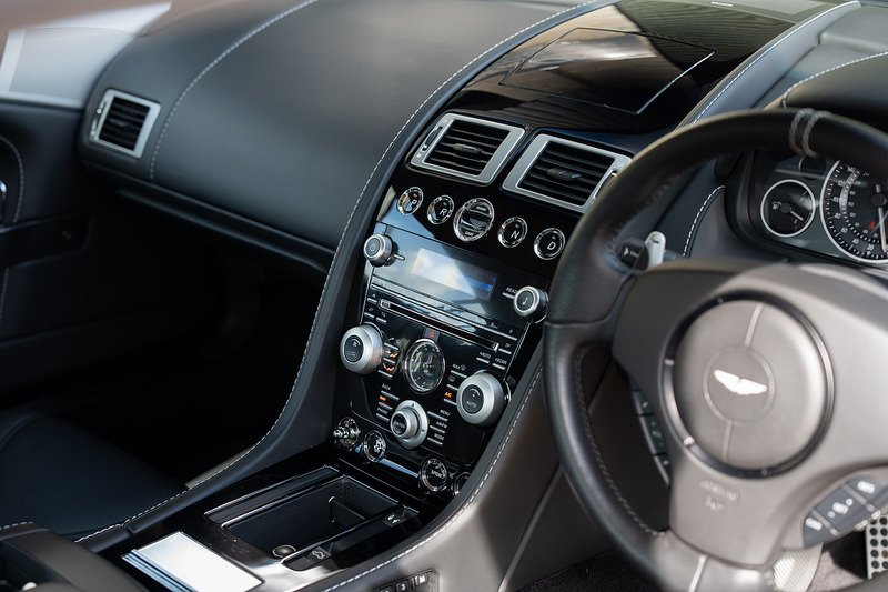 Aston Martin DBS - Large 42