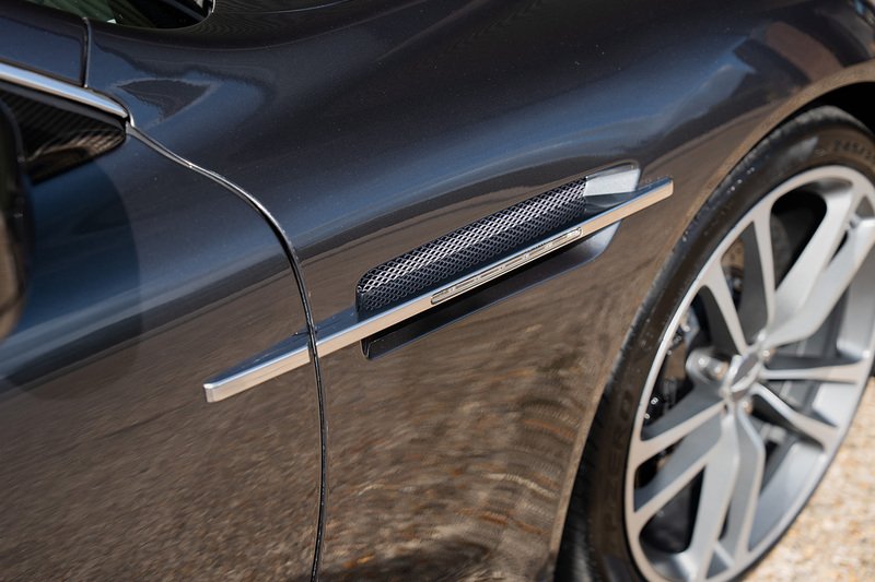 Aston Martin DBS - Large 49