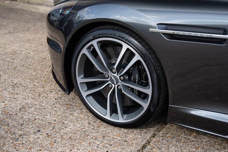 Aston Martin DBS - Large 27