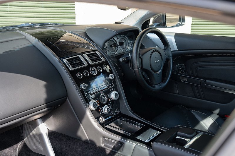 Aston Martin DBS - Large 4