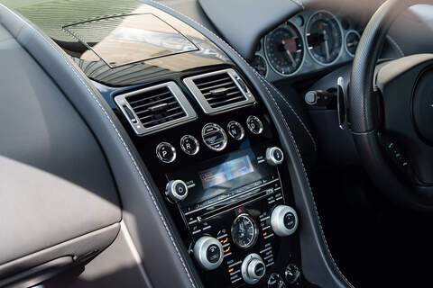 Aston Martin DBS - Large 32