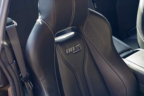 Aston Martin DBS - Large 16