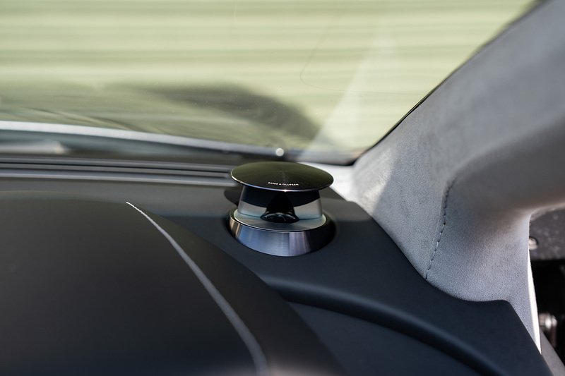 Aston Martin DBS - Large 31