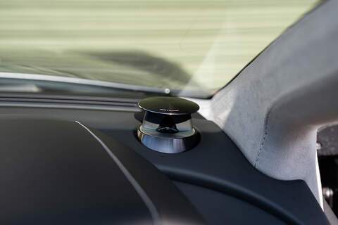 Aston Martin DBS - Large 31