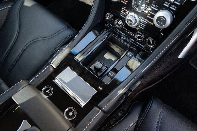 Aston Martin DBS - Large 18