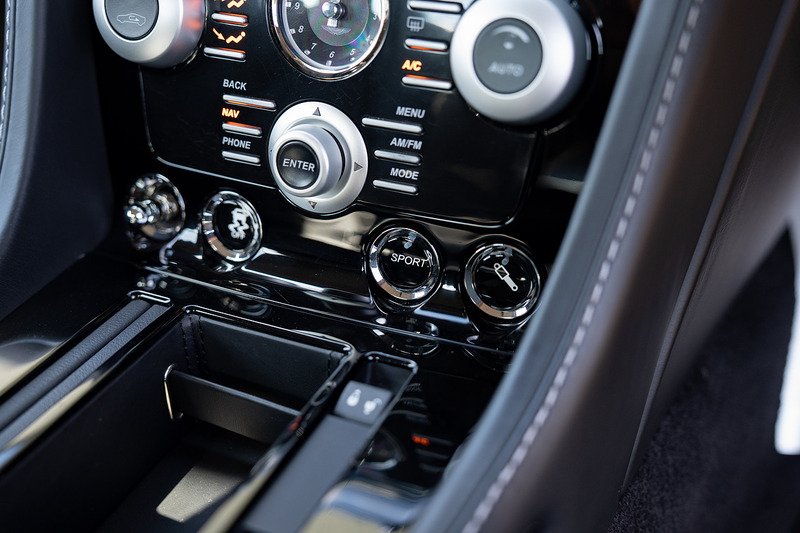 Aston Martin DBS - Large 20