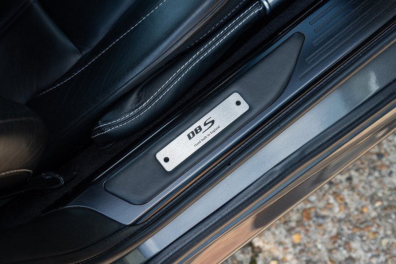 Aston Martin DBS - Large 19